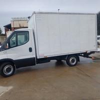 IVECO DAILY CON SPONDA IDRAULICO 2017