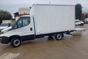 IVECO DAILY CON SPONDA IDRAULICO 2017