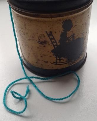 Scatola di latta vintage porta-spago o lana