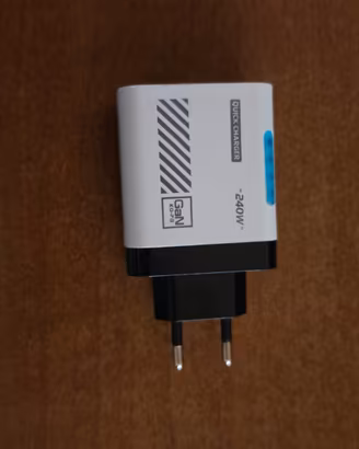 Caricatore Rapido Gan 240W per smartphone