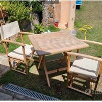 Tavolo e sedie in legno