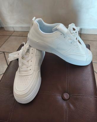 Scarpe unisex n* 41 nuove con cartellino 