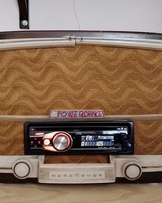 radio vintage moderna autocostruita