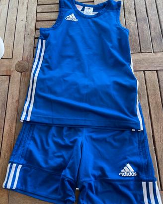 Completo sportivo basket o altro