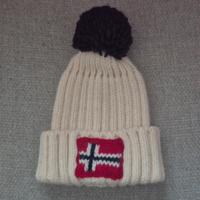 Cuffia donna Napapijri con pompon.