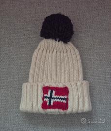 Cuffia donna Napapijri con pompon.
