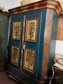Armadio dipinto tirolese originale antico
