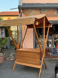 Stand espositivo in legno con luci