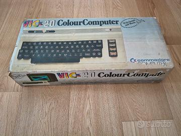 Commodore VIC 20 con joystick
