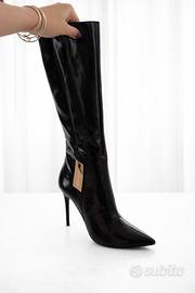 Stivali neri al ginocchio con tacco. NUOVI. Nr. 39