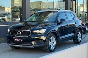 VOLVO XC40 D3 AWD Geartronic Momentum