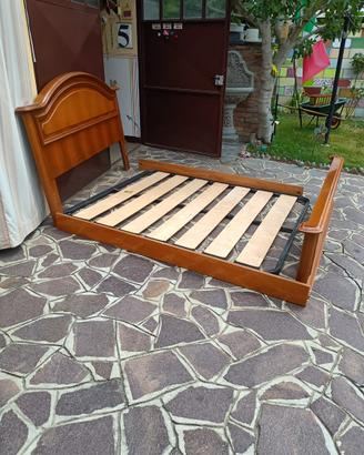 struttura  letto matrimoniale.