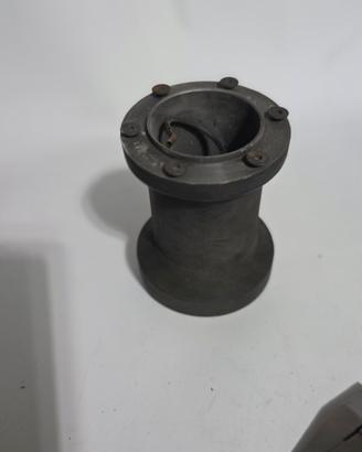 mozzo per volante sportivo Momo