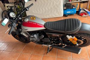 moto guzzi bober V9