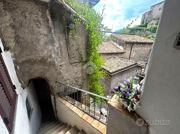 5 LOCALI A SUBIACO
