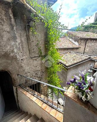 5 LOCALI A SUBIACO