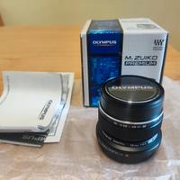 Zuiko 12mm f2.0, mai usato nella sua confezione