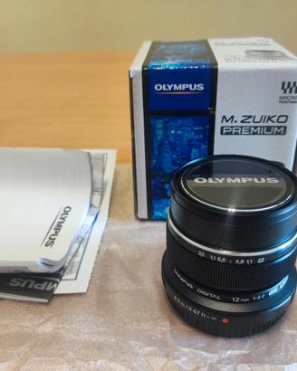 Zuiko 12mm f2.0, mai usato nella sua confezione