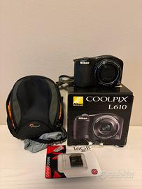Fotocamera Nikon con custodia