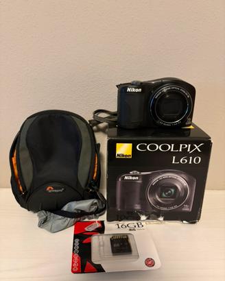 Fotocamera Nikon con custodia