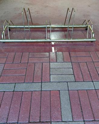 Rastrelliera portabiciclette.