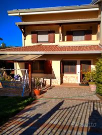 Villetta bifami. su 3 Livelli 170mq + Giardino