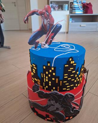 torta scenografica spiderman e personaggi marvel