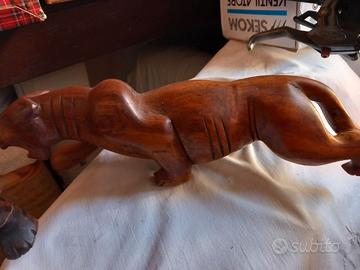 Statuetta legno raffigurante animali