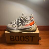 YEEZY BOOST 350 tail light