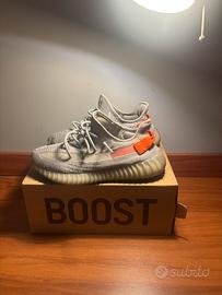 YEEZY BOOST 350 tail light