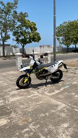 Husqvarna 701 supermoto