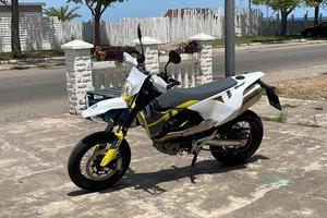Husqvarna 701 supermoto