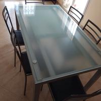 Tavolo con ripiano in cristallo x cucina