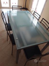 Tavolo con ripiano in cristallo x cucina