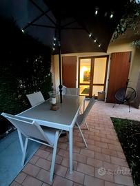 Tavolo sedie e ombrellone nuovi