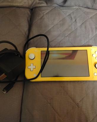 Nintendo Switch Lite gialla + custodia 