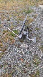 Parabola satellitare con staffa e cavo