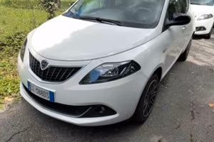 Lancia Ypsilon 1.0 FireFly 5 porte S&S Hybrid Gold