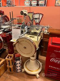 affettatrice Berkel modello 110 restaurata Avorio
