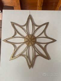 Decorazione in legno lavorato e oro