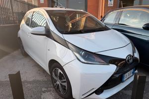 Toyota Aygo 1.0 VVT-i 69 CV 5 porte x-cool