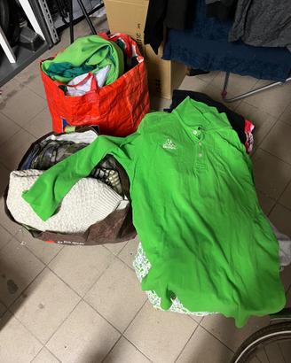 Borse di maglie maglioni e camicie