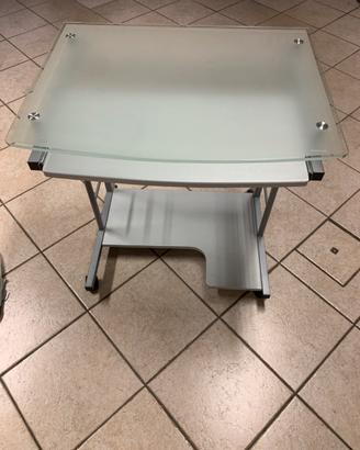 Scrivania porta computer.