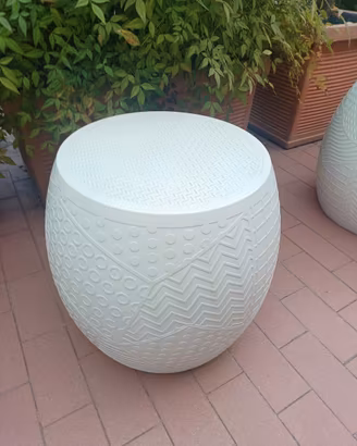 Due sgabelli  Kartell  Roy color sabbia chiaro