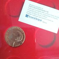 una medaglia metallo placcato oro