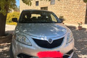 lancia y 