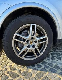 Pneumatici  NUOVI 265/50 R19 + cerchi porsche