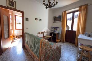 CASA SEMINDIPENDENTE A BIANZONE