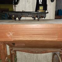 Macchina per cucire antica