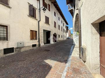 VILLA A SCHIERA A AMARO